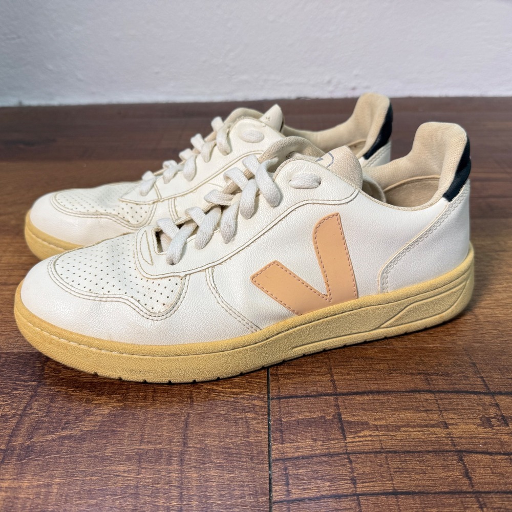 Veja V-10 Sneakers Womens Size 8 White Peach Black Leather Low Top Shoes